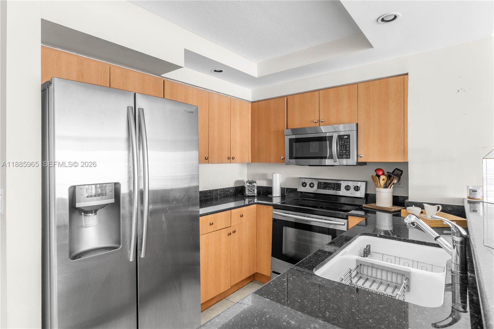 THE COLLINS CONDO - Residential