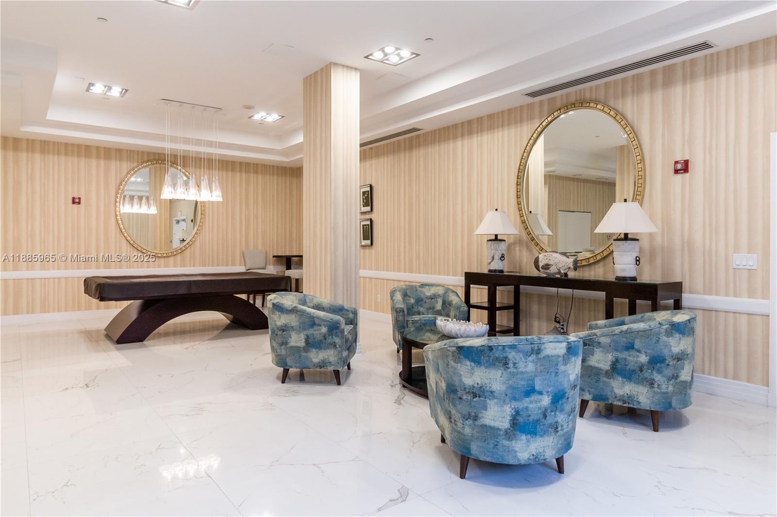 THE COLLINS CONDO - Residential