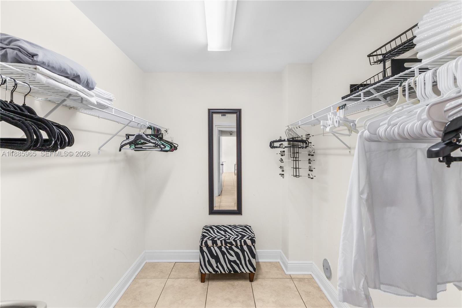 THE COLLINS CONDO - Residential