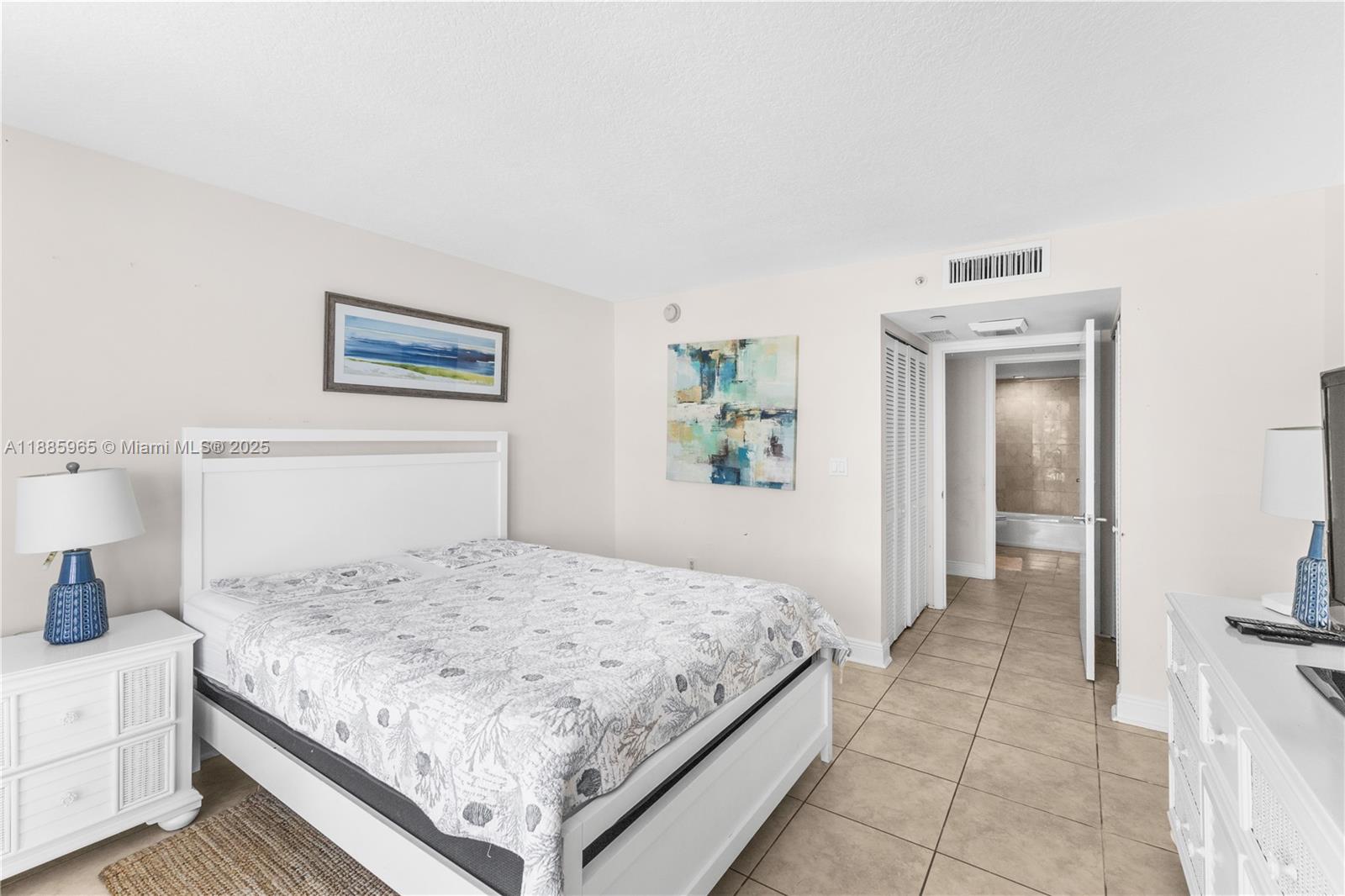 THE COLLINS CONDO - Residential