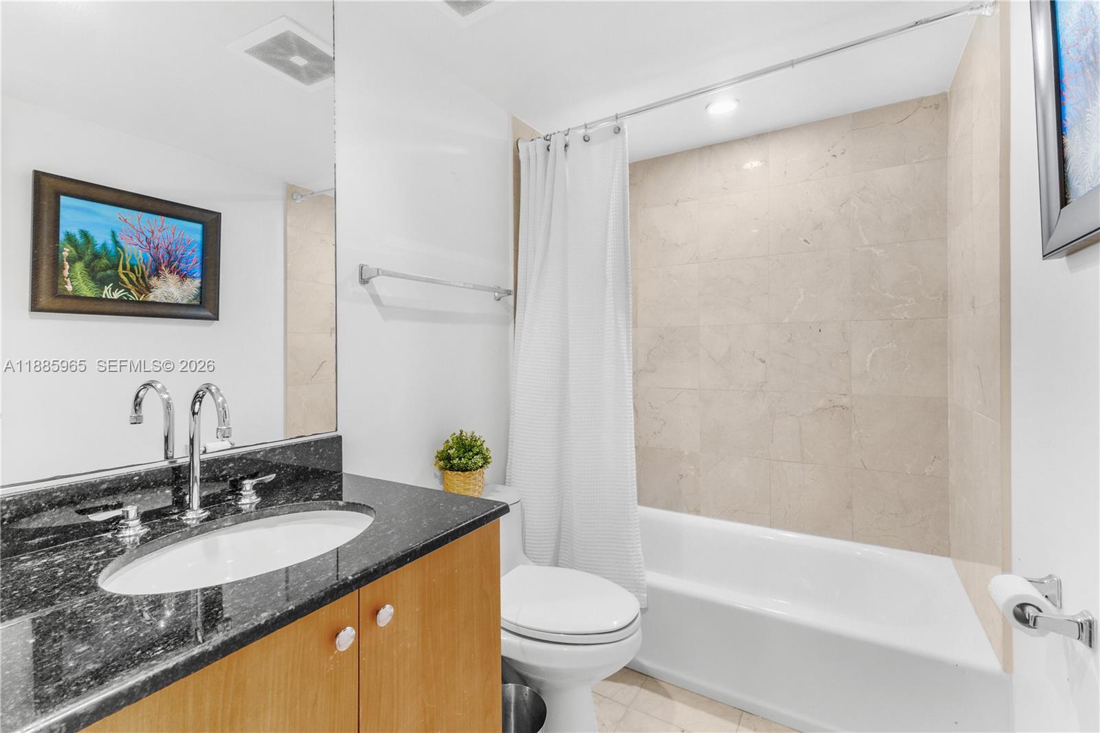 THE COLLINS CONDO - Residential