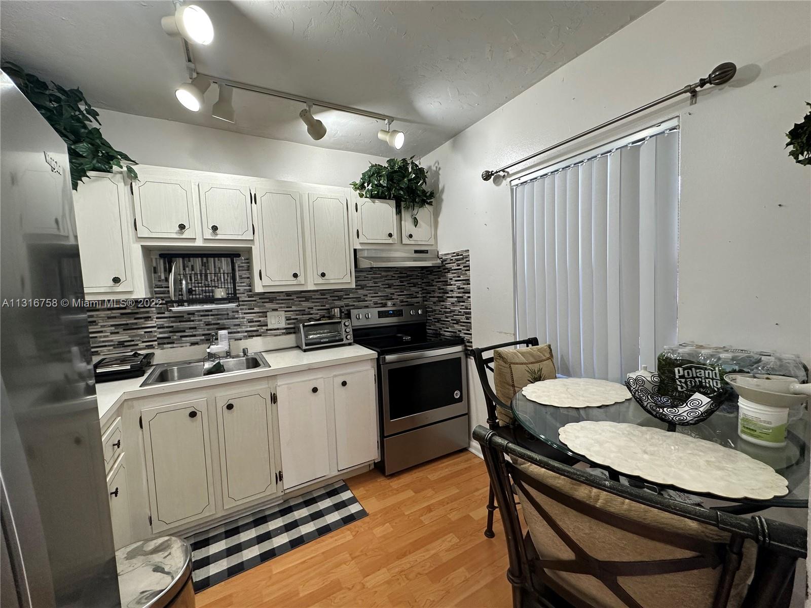 Photo 4 of 17 of 551 NW 80th Ave 201 condo