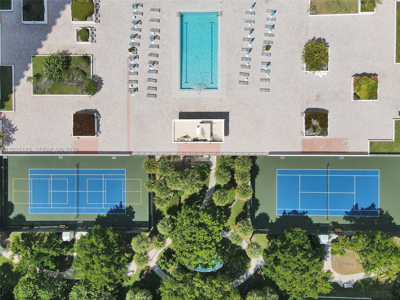 SUMMIT CONDO - Residential