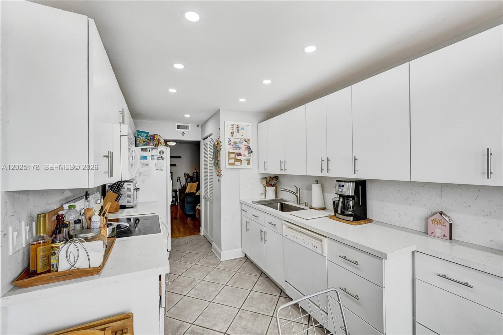 SUMMIT CONDO - Residential