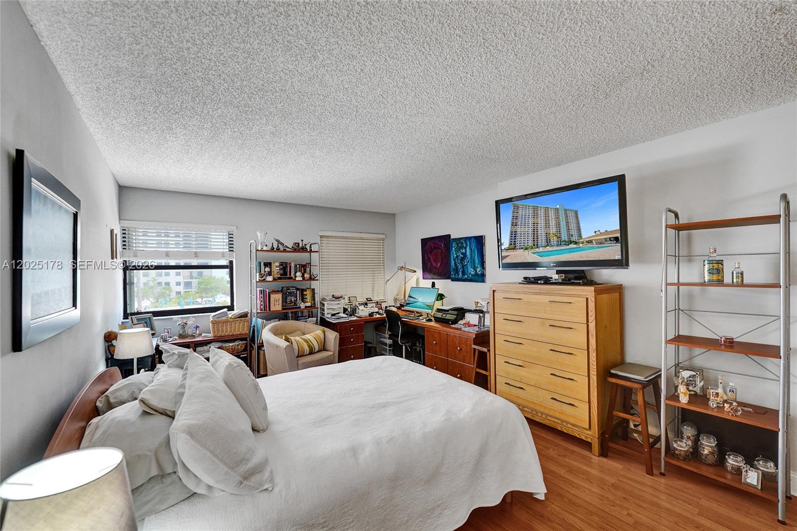 SUMMIT CONDO - Residential