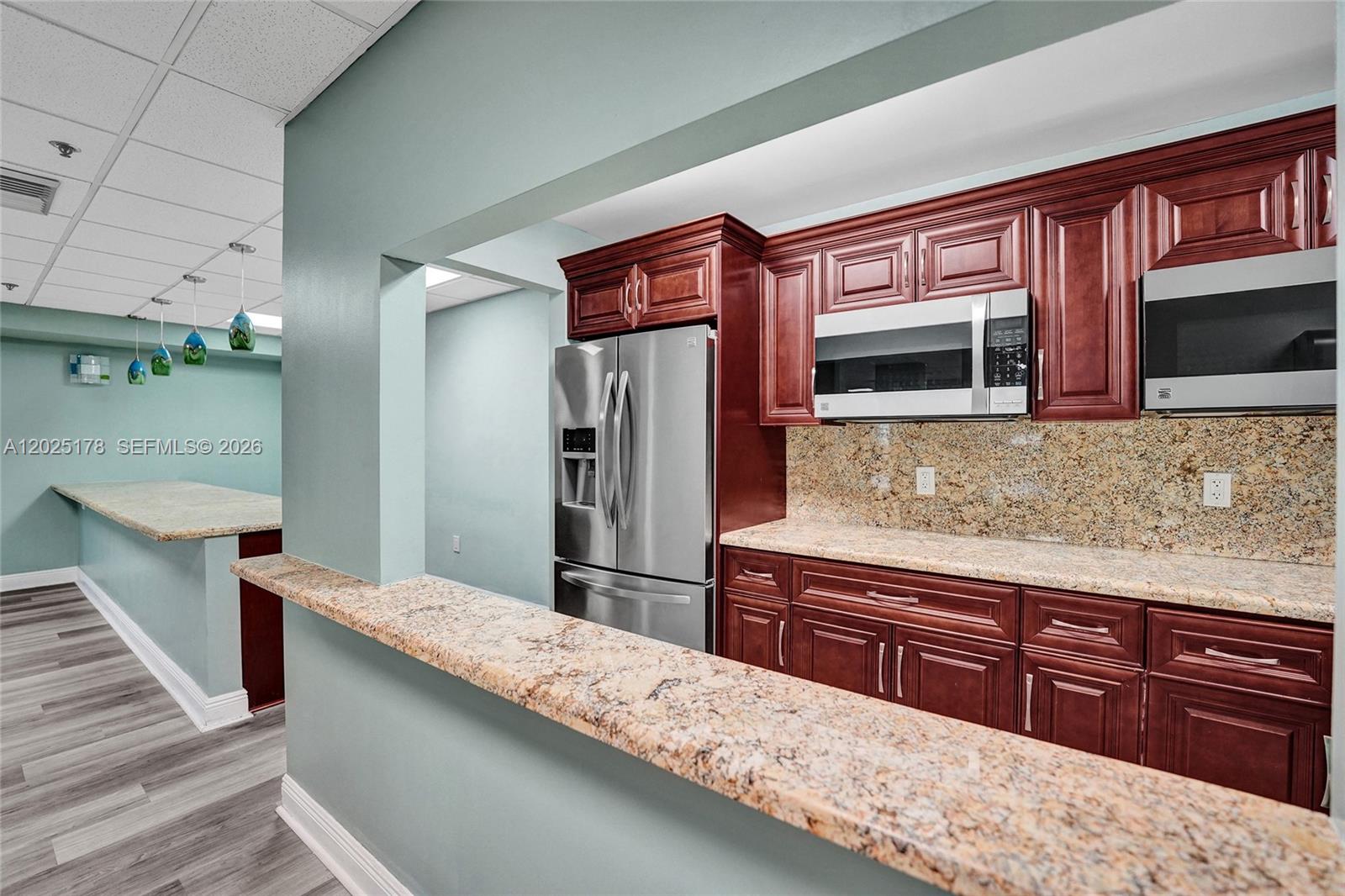 SUMMIT CONDO - Residential