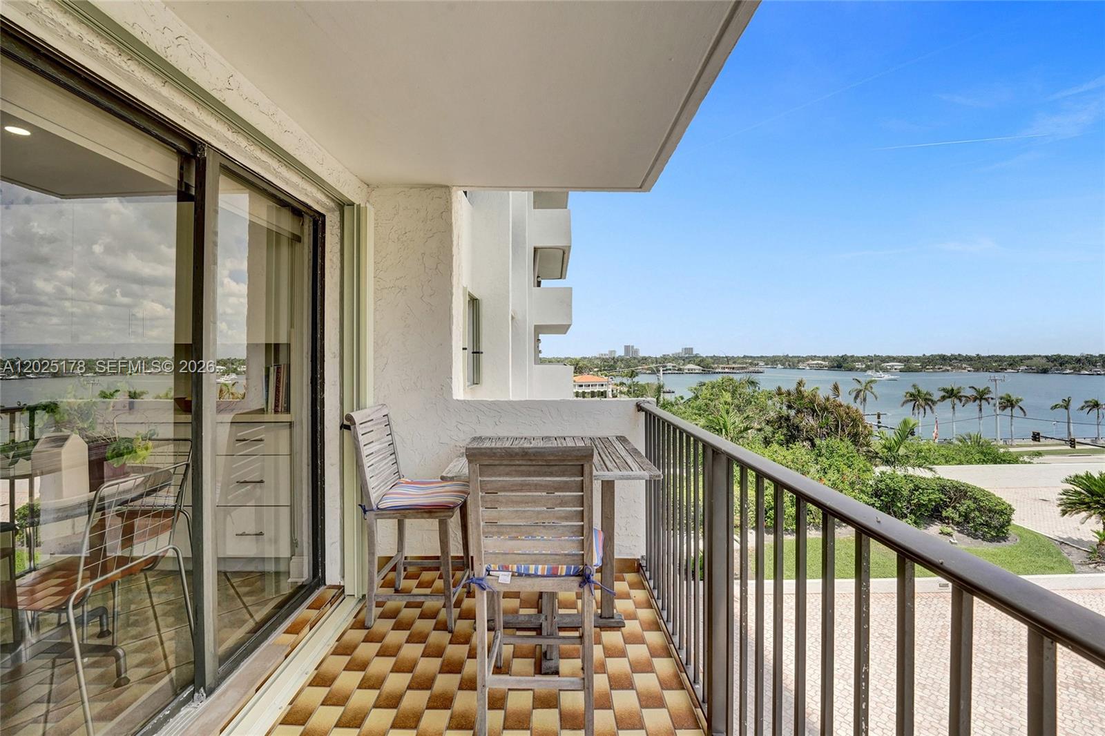 SUMMIT CONDO - Residential