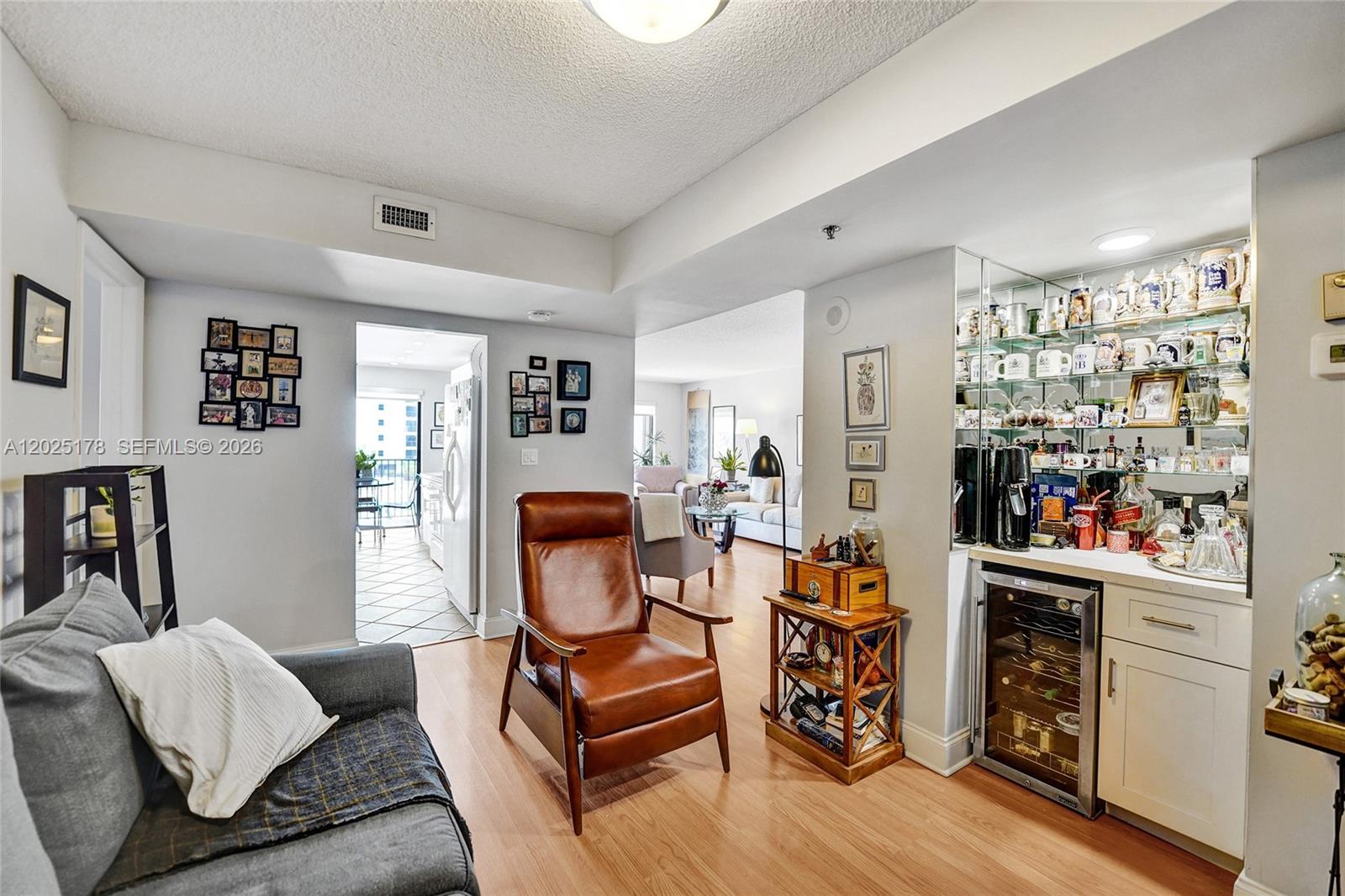 SUMMIT CONDO - Residential