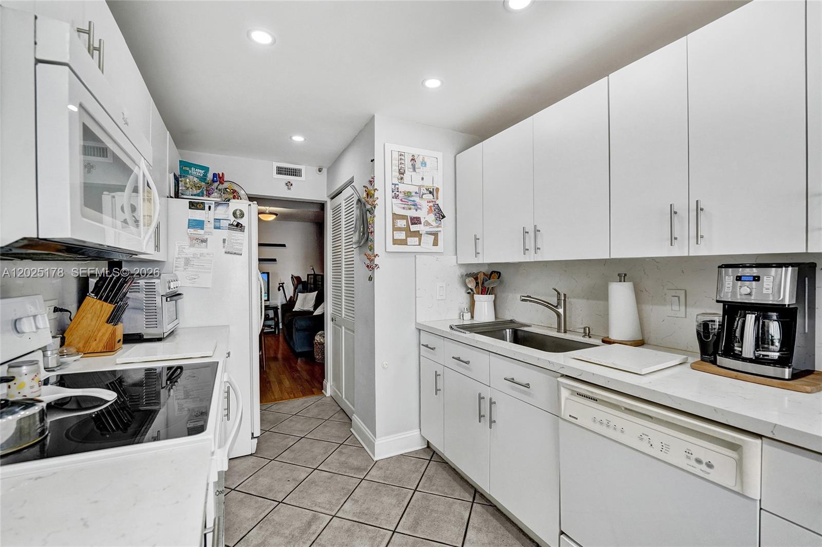 SUMMIT CONDO - Residential