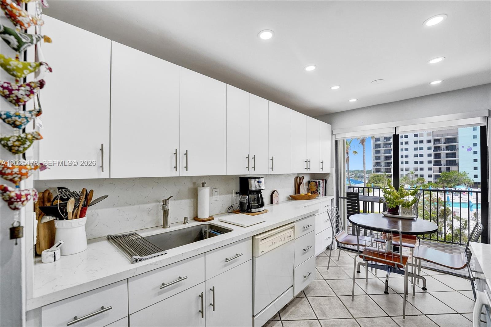 SUMMIT CONDO - Residential