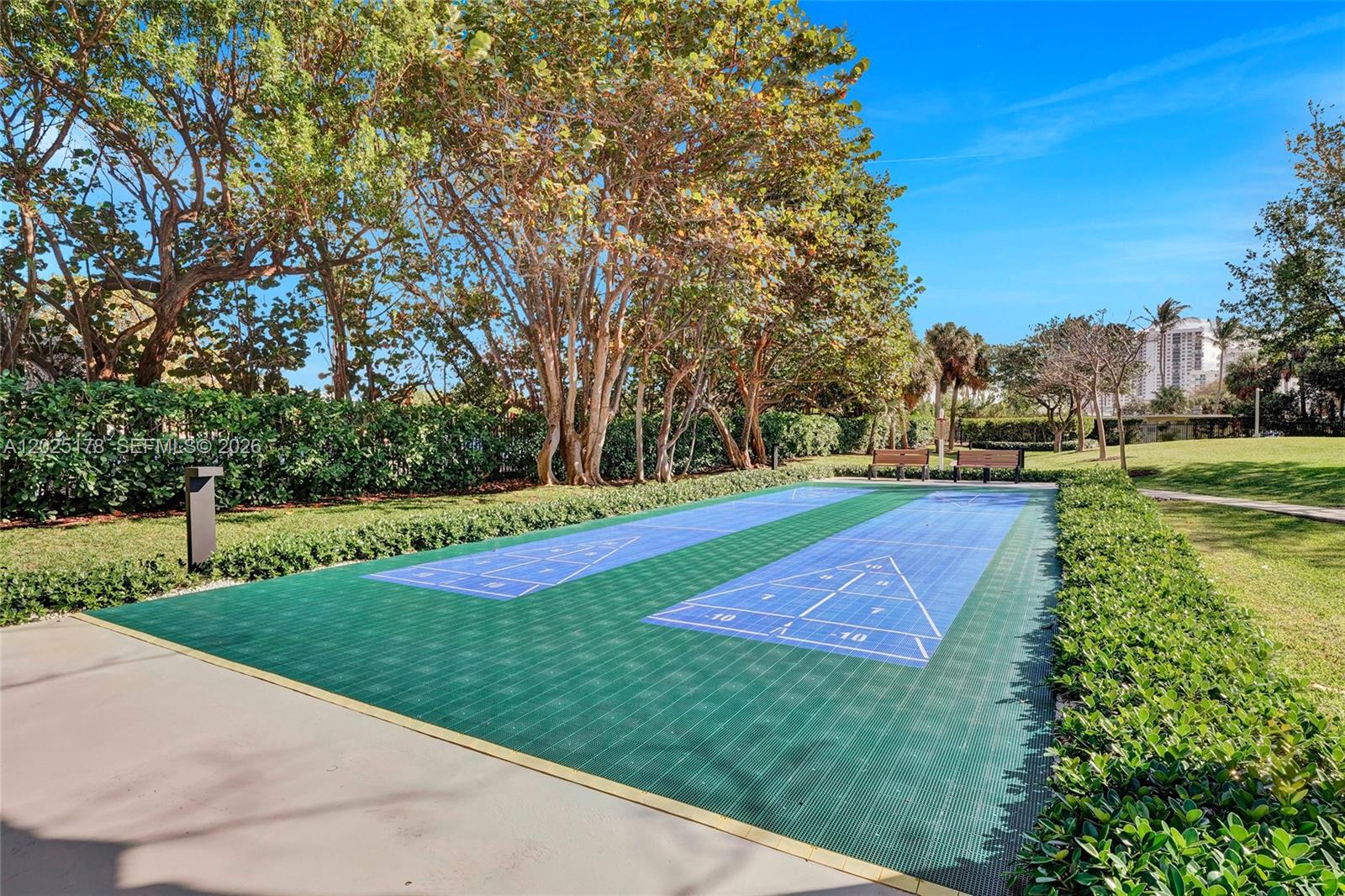 SUMMIT CONDO - Residential