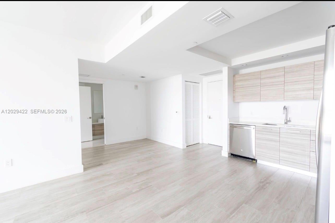 121 NE 34th St 1412