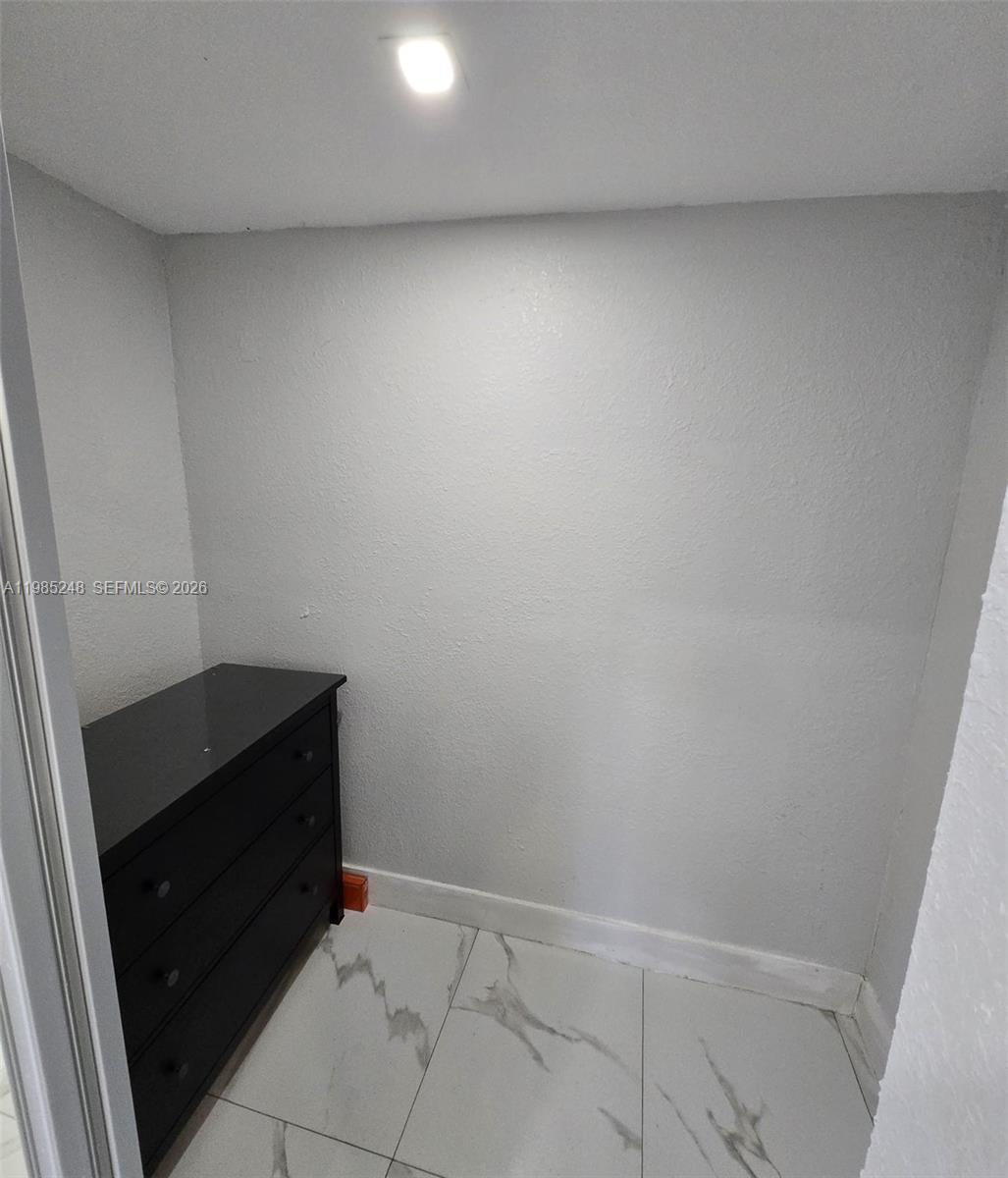 BISCAYNE SHORES CORR PLAT - Residential Lease