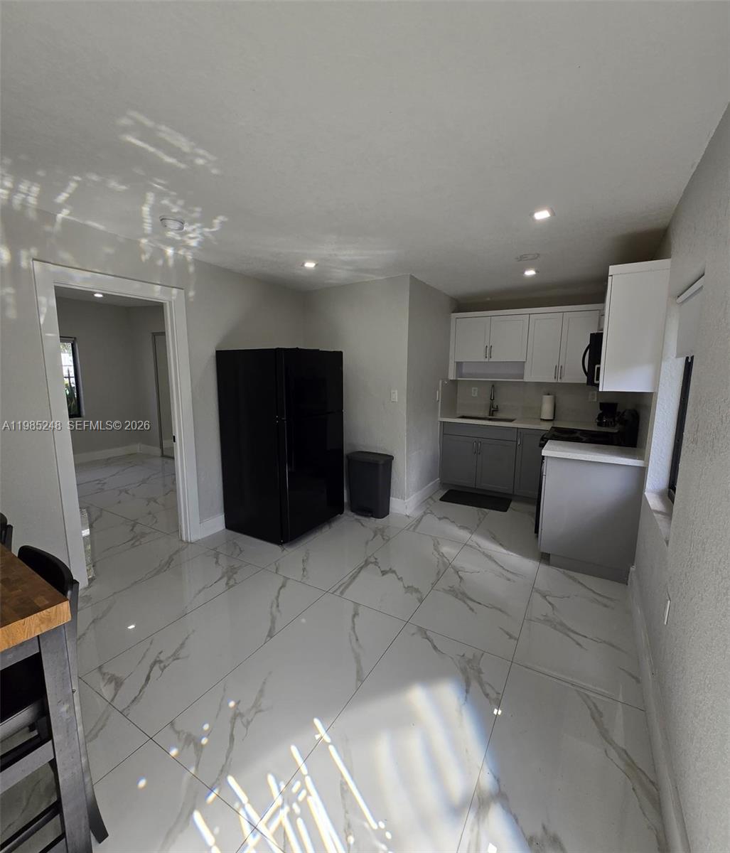 BISCAYNE SHORES CORR PLAT - Residential Lease