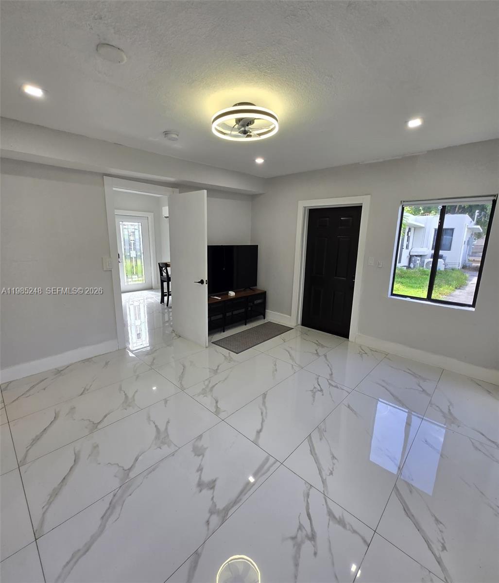 BISCAYNE SHORES CORR PLAT - Residential Lease