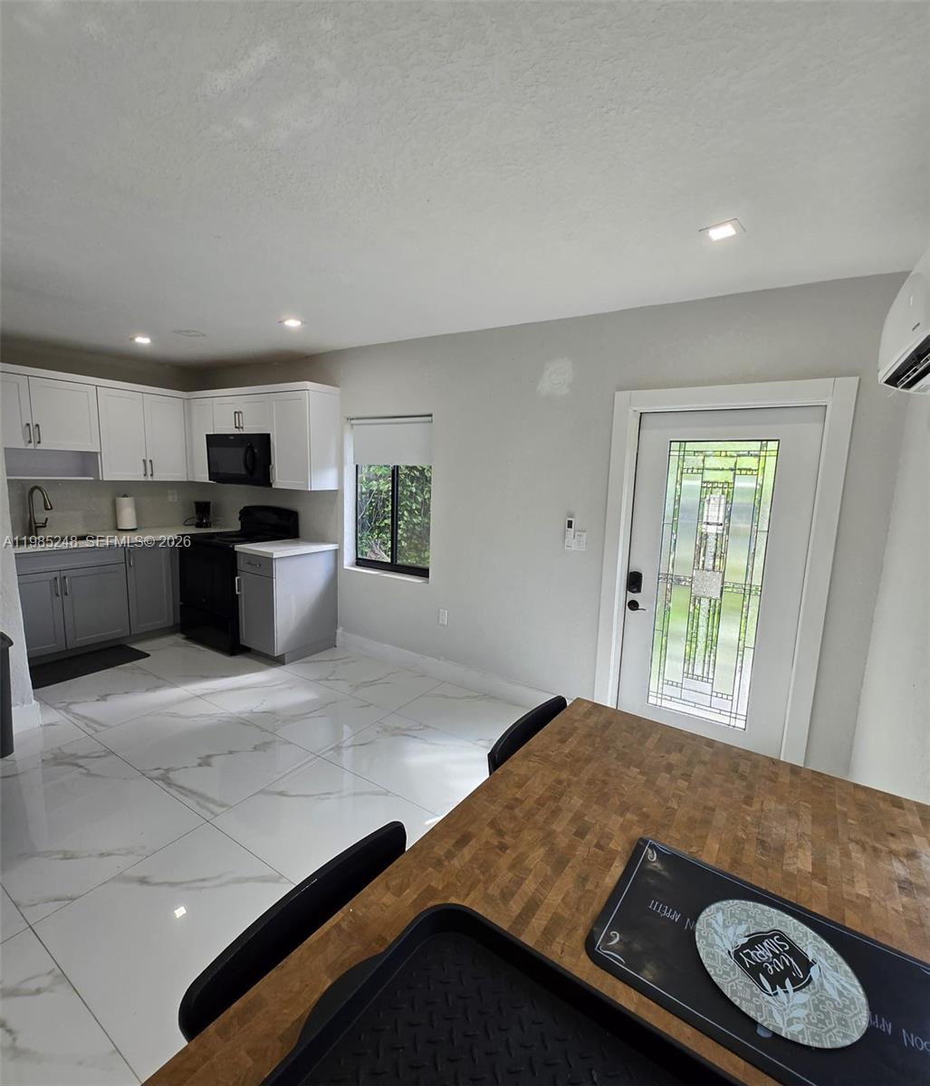 BISCAYNE SHORES CORR PLAT - Residential Lease