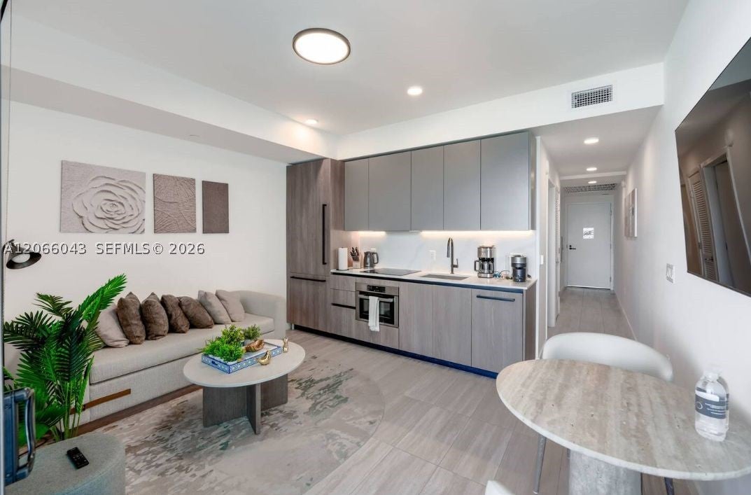 580 72nd St 1203