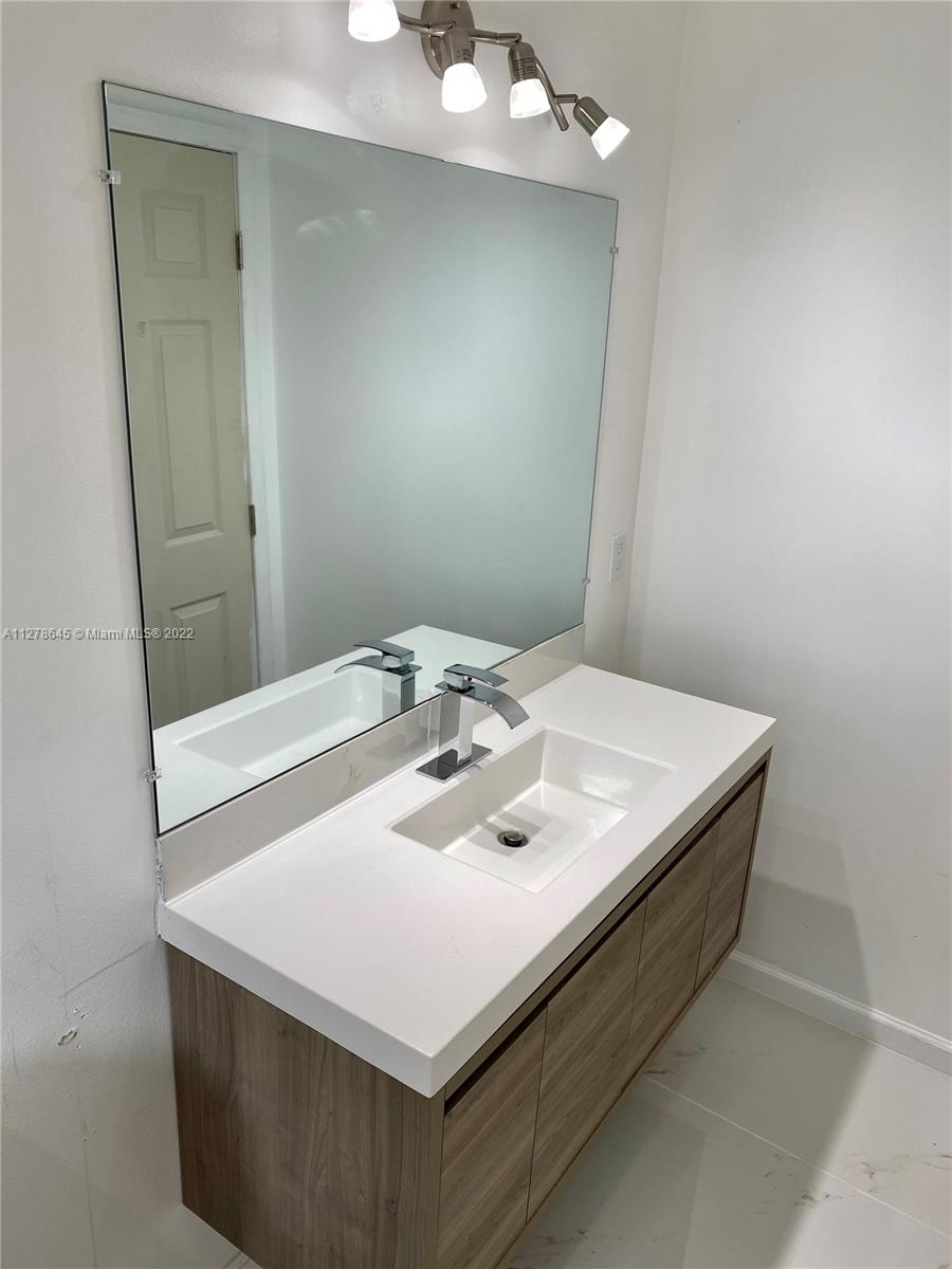 PARKWAY MANOR - Residential