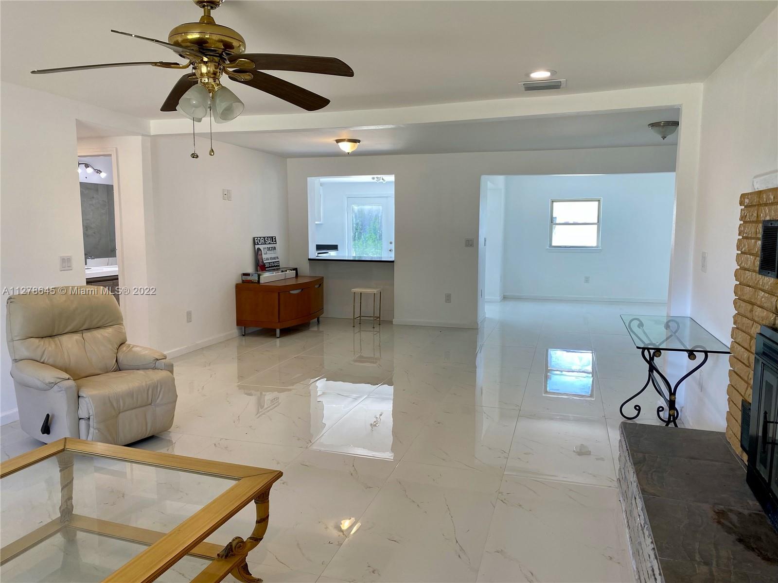 PARKWAY MANOR - Residential