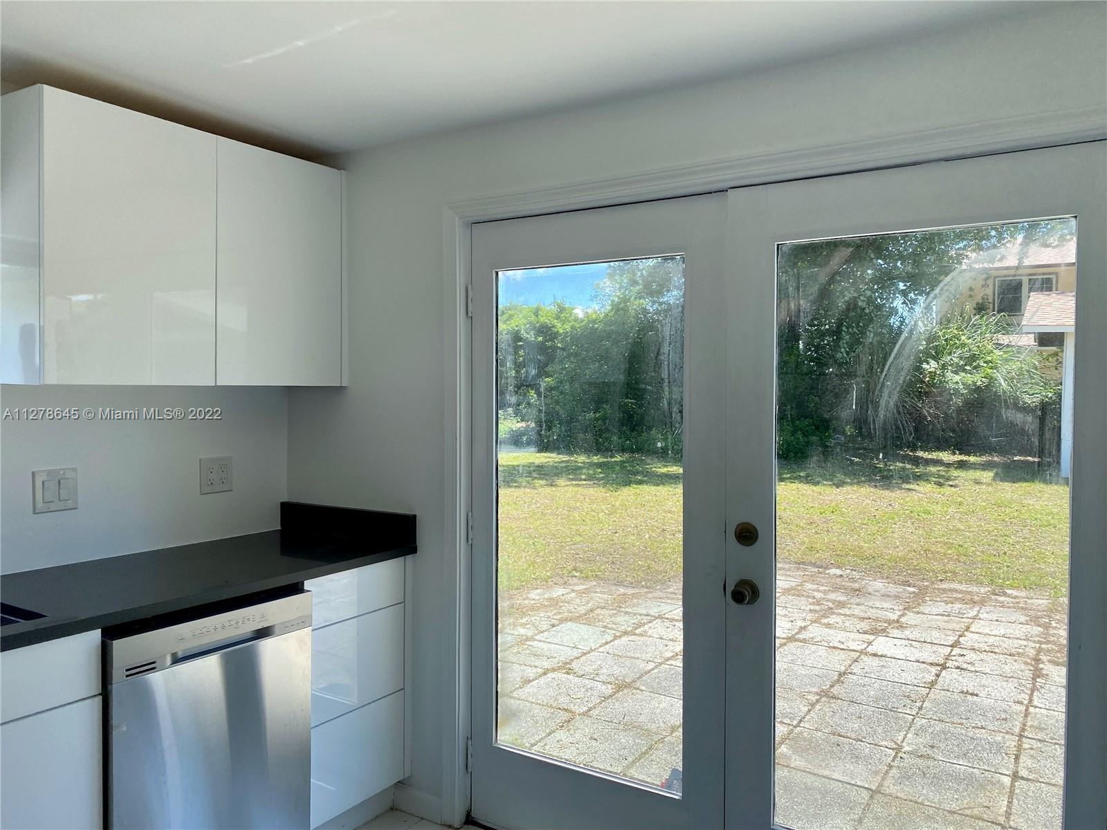 PARKWAY MANOR - Residential