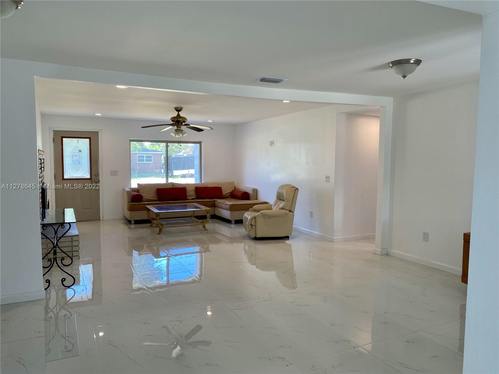 PARKWAY MANOR - Residential