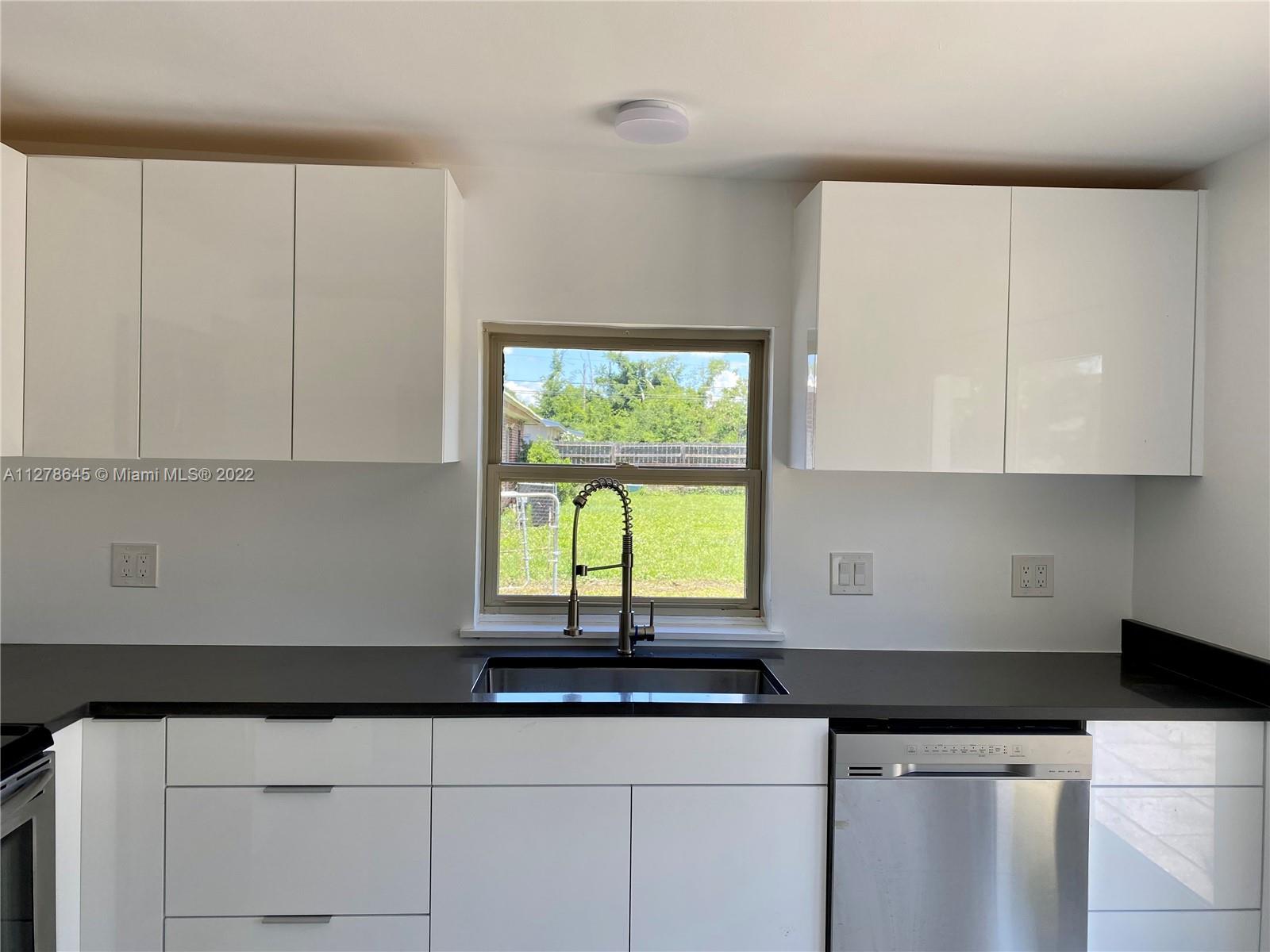 PARKWAY MANOR - Residential