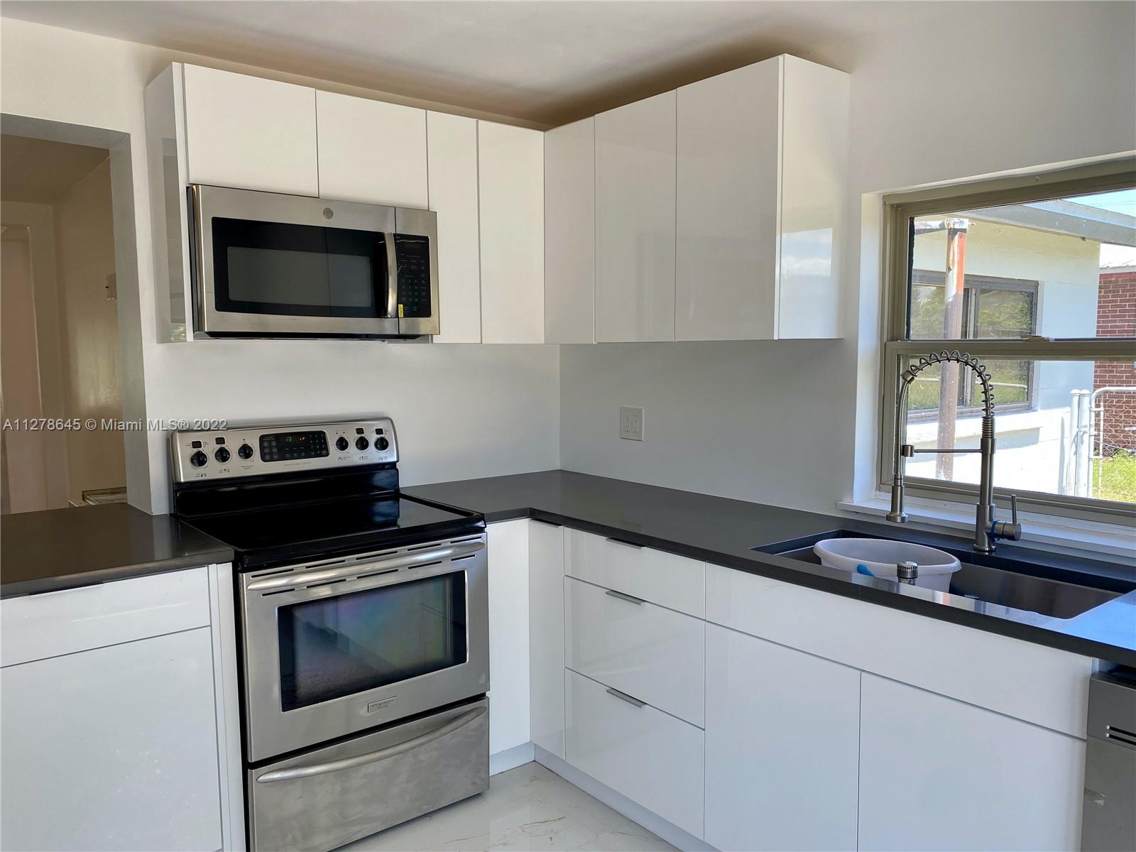 PARKWAY MANOR - Residential