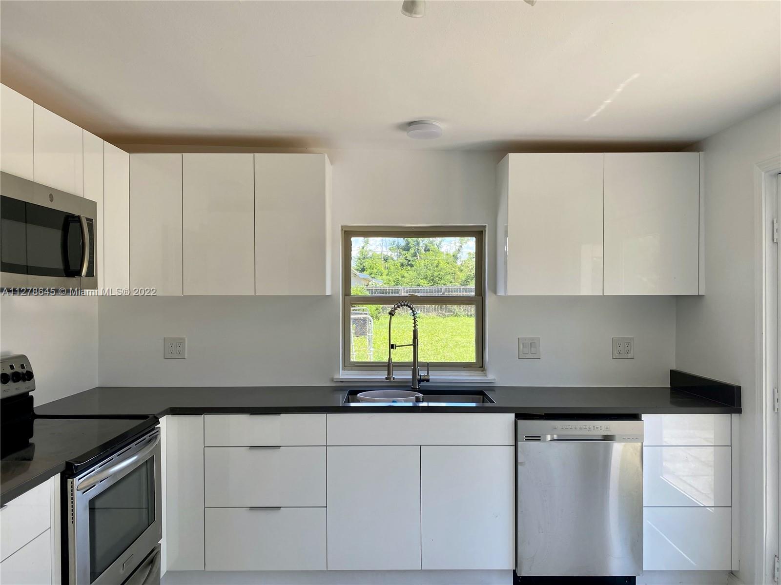 PARKWAY MANOR - Residential