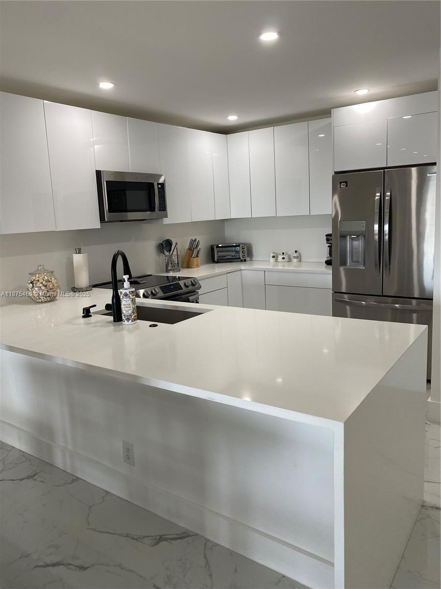 LEISURE TOWERS CONDO - Residential Lease