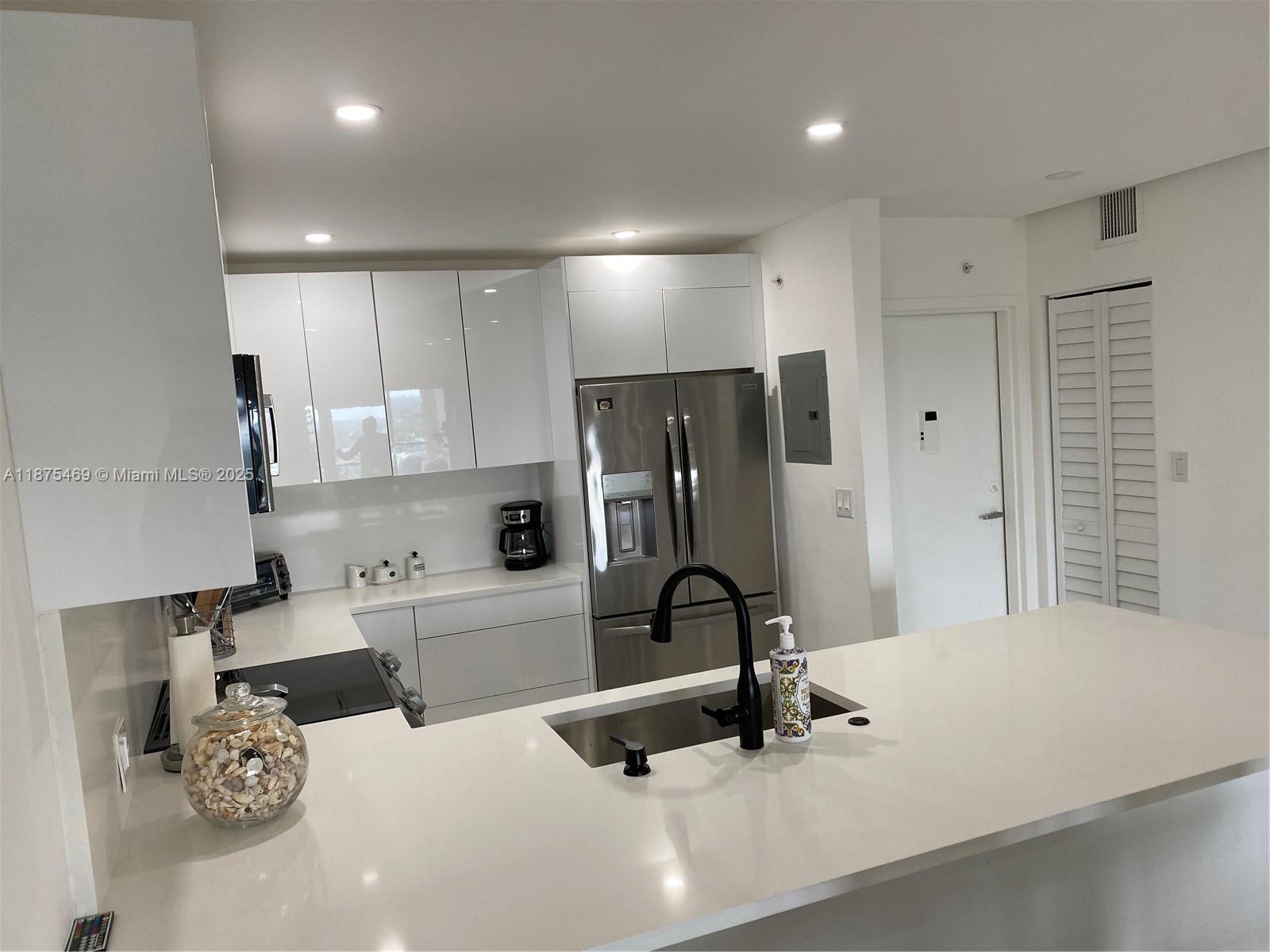 LEISURE TOWERS CONDO - Residential Lease