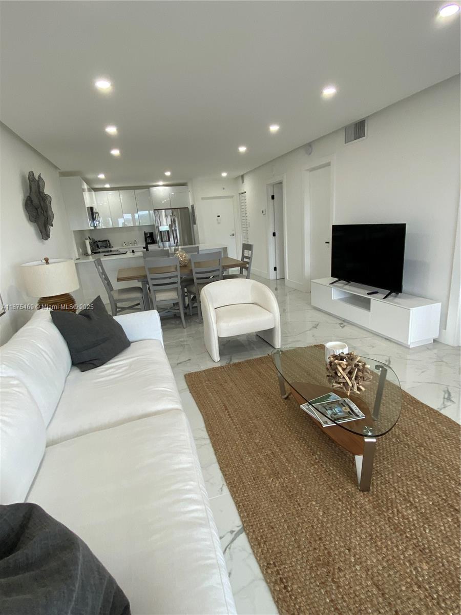 LEISURE TOWERS CONDO - Residential Lease