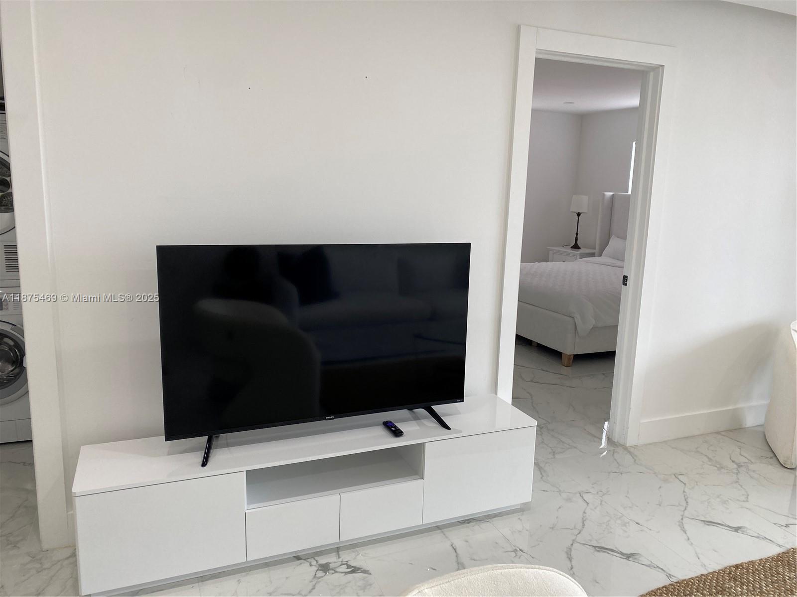 LEISURE TOWERS CONDO - Residential Lease