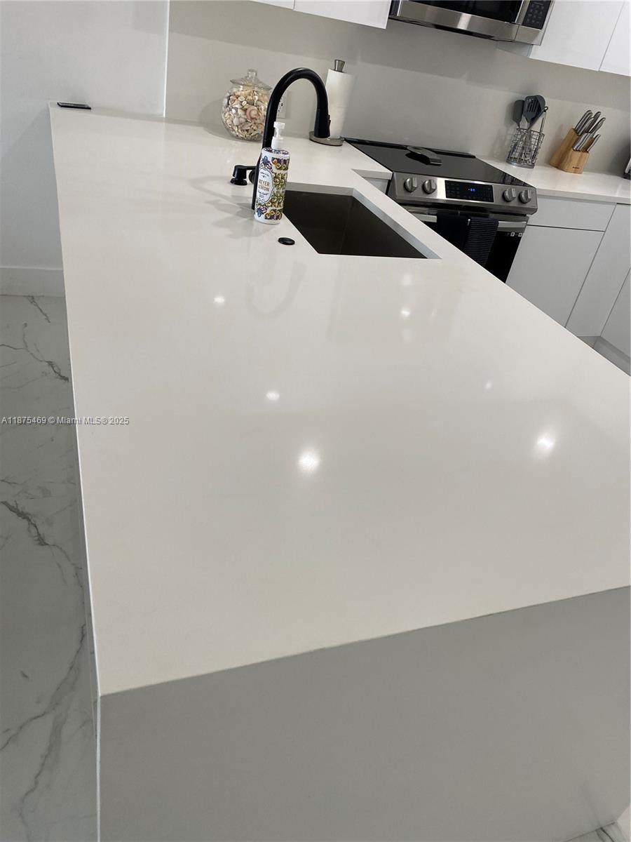 LEISURE TOWERS CONDO - Residential Lease