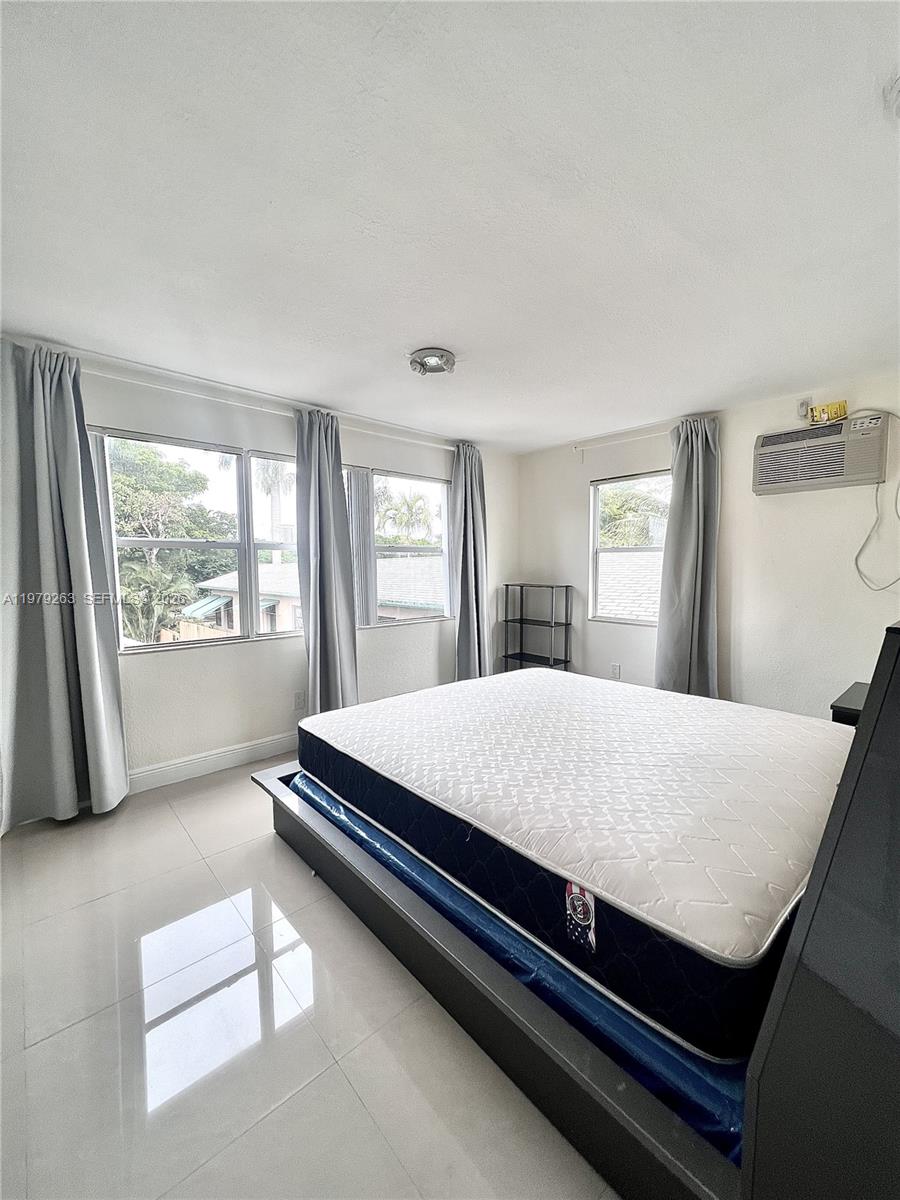 HOLLYWOOD - Residential Lease