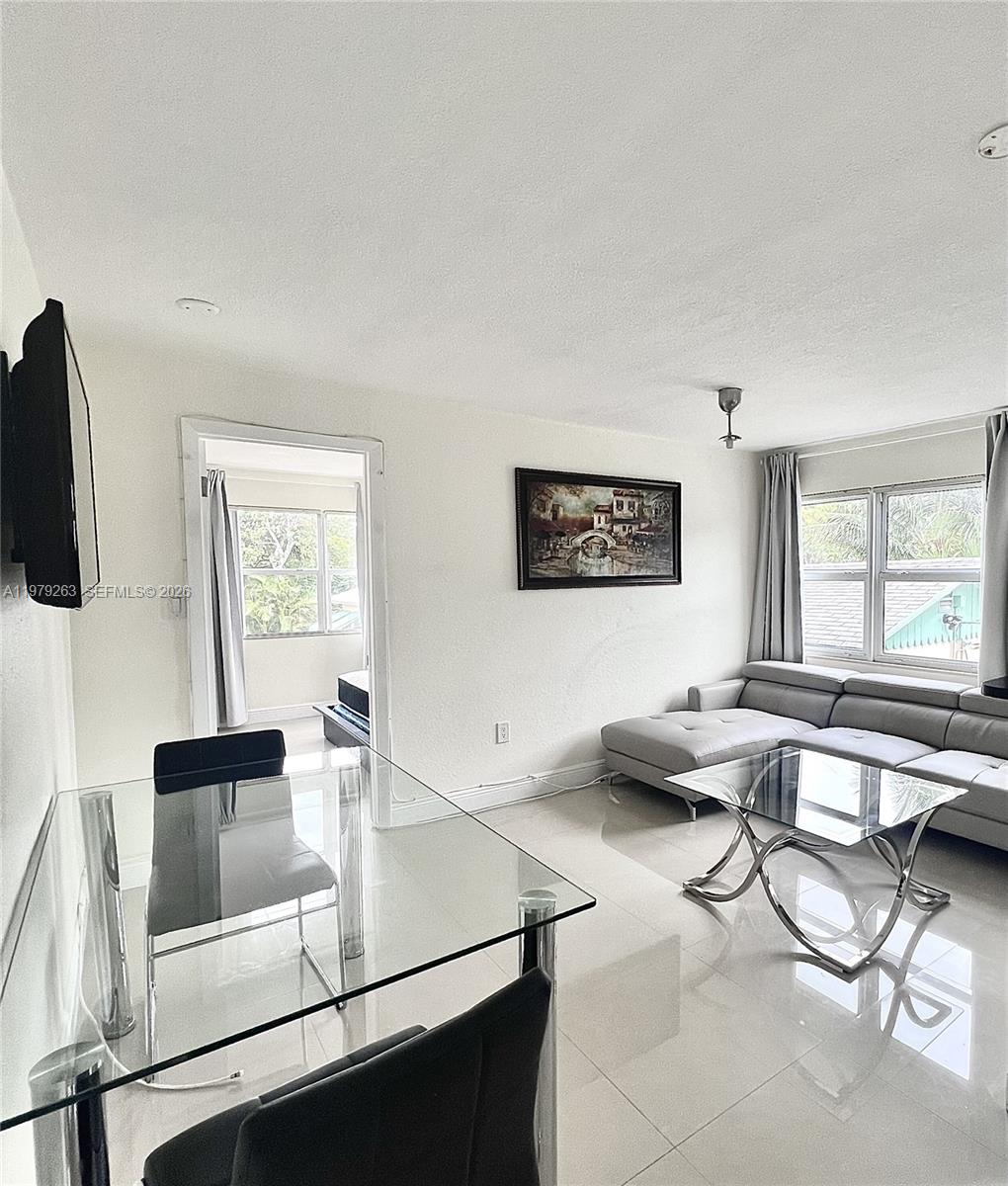 HOLLYWOOD - Residential Lease