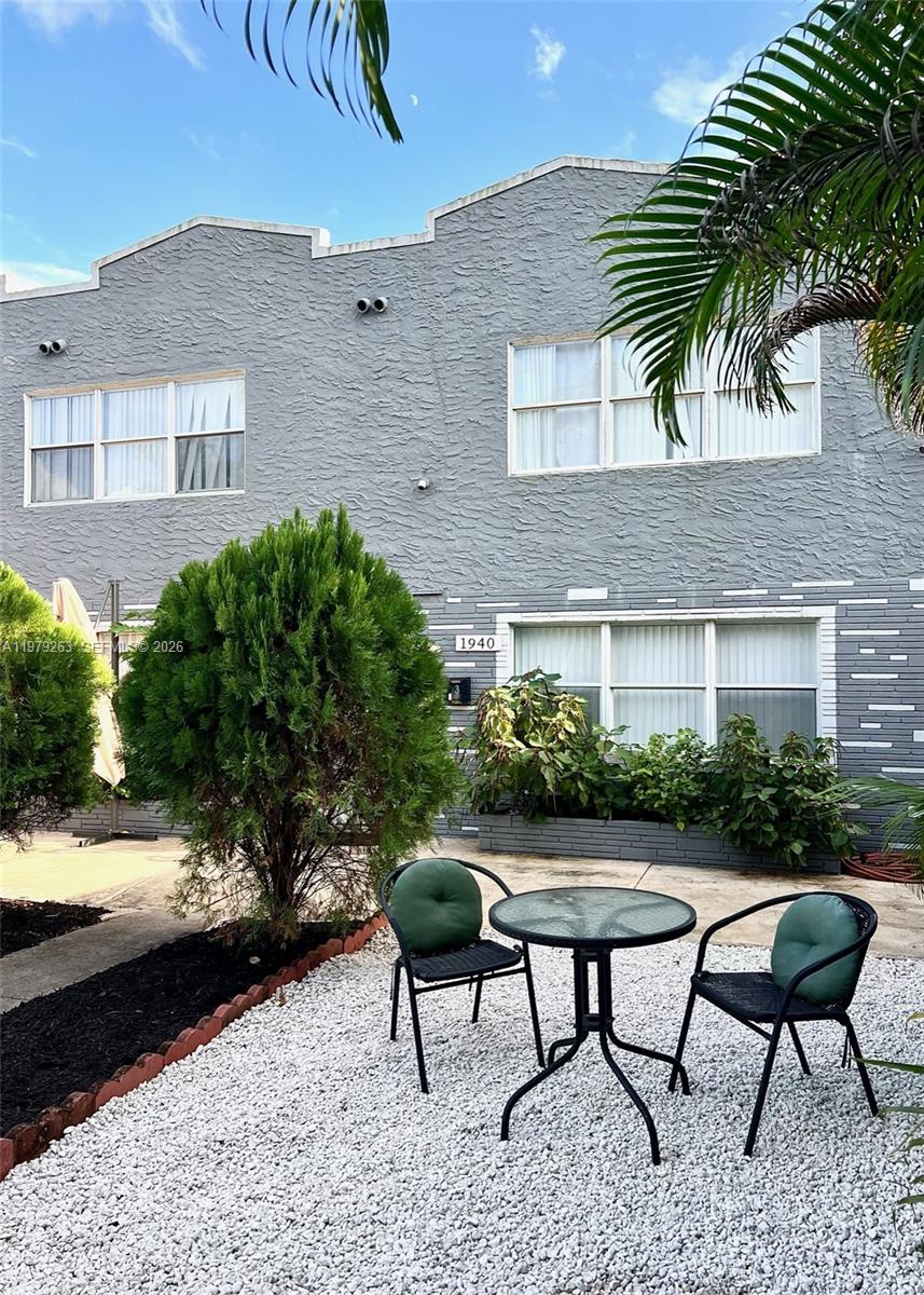 HOLLYWOOD - Residential Lease