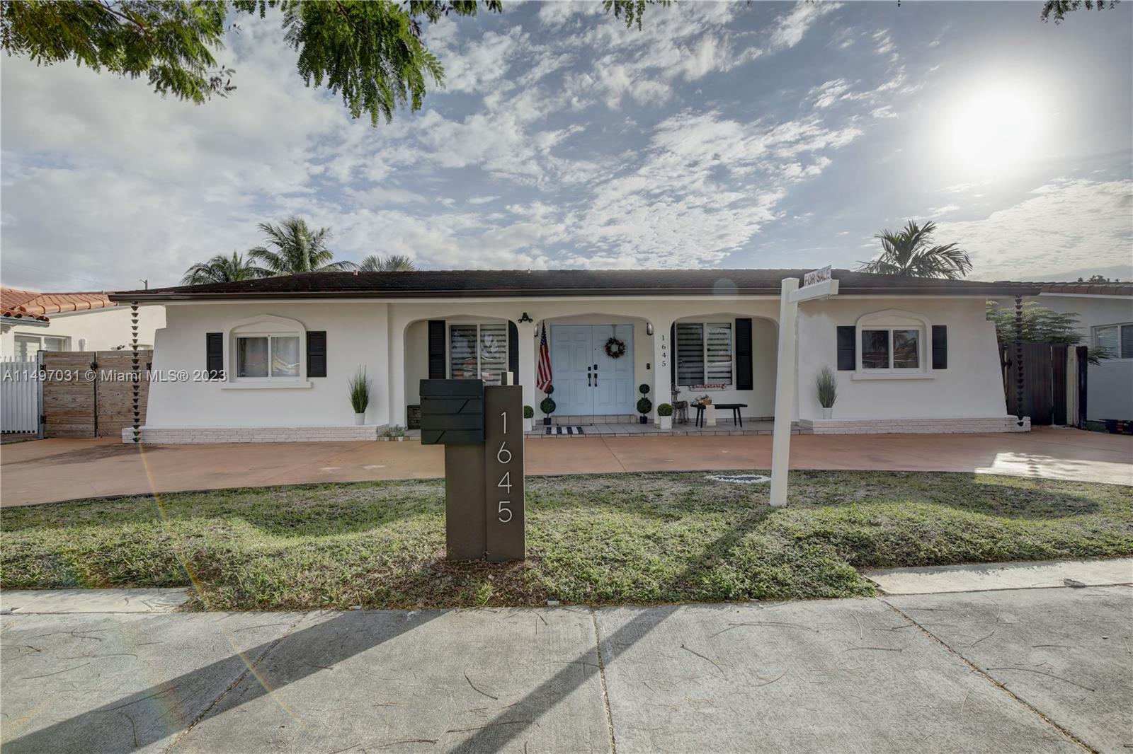 1645 Sw 97th Ave, Miami, Broward County, Florida - 5 Bedrooms  
4 Bathrooms - 