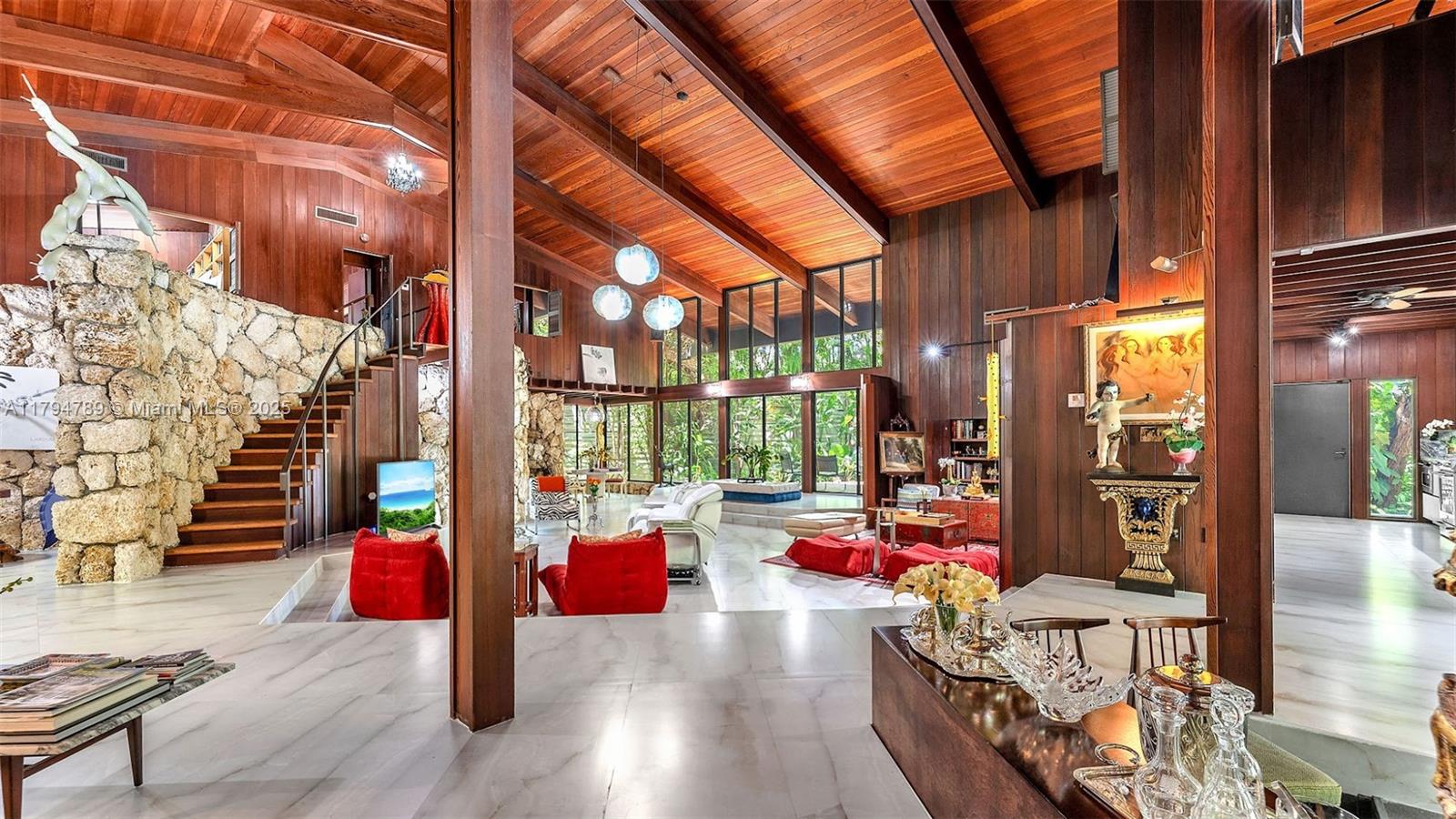 COLLINS MANOR - Residential