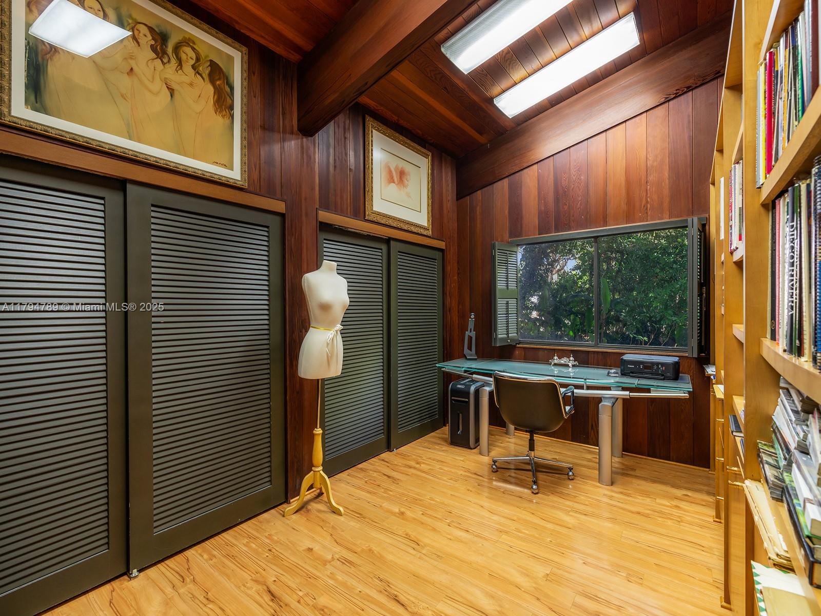 COLLINS MANOR - Residential