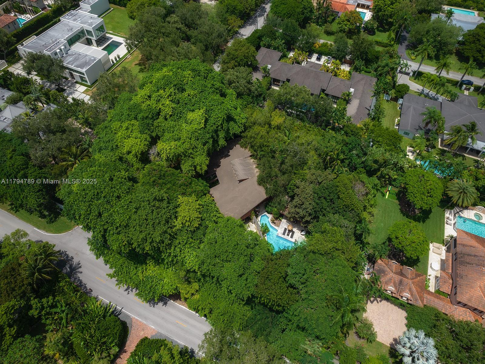 COLLINS MANOR - Residential