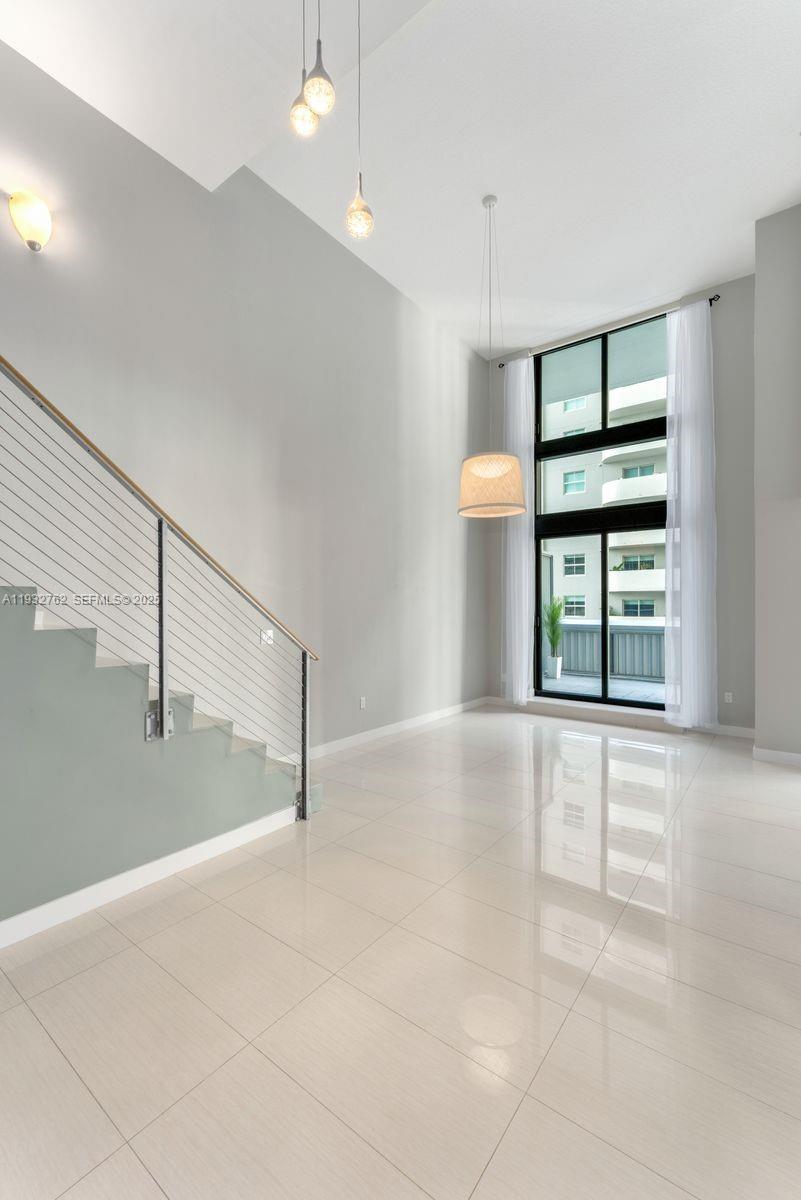 1111 SW 1st Ave 721-N