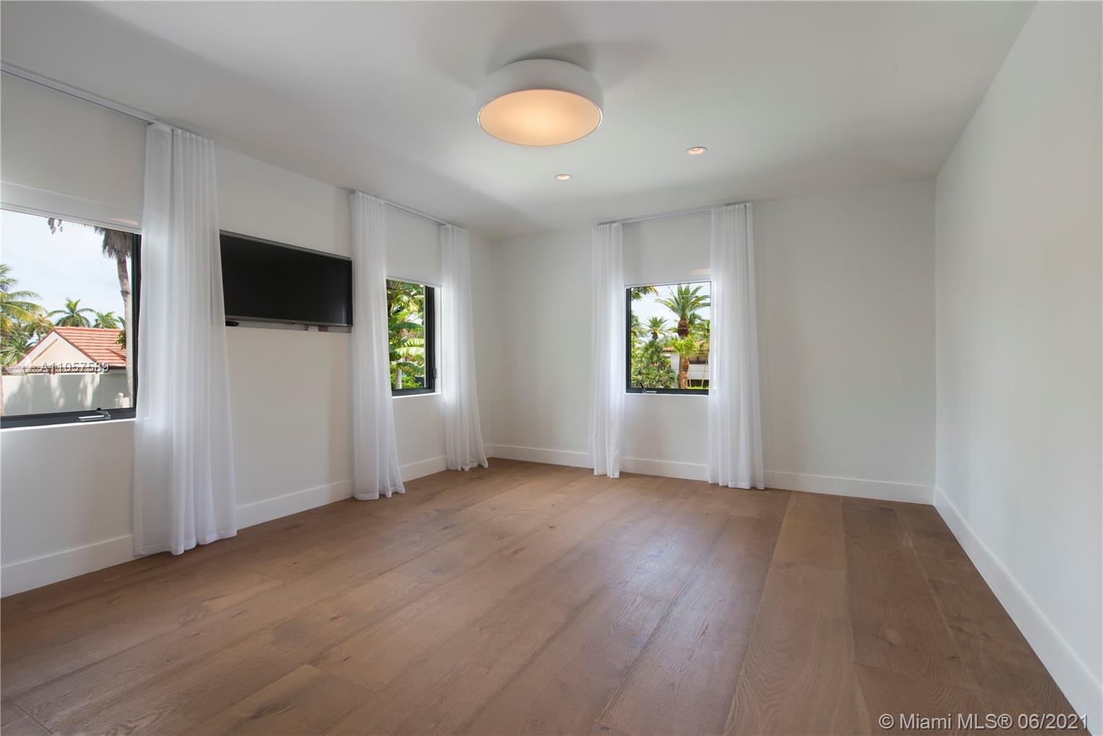 SUNSET ISLANDS-ISLAND NO - Residential