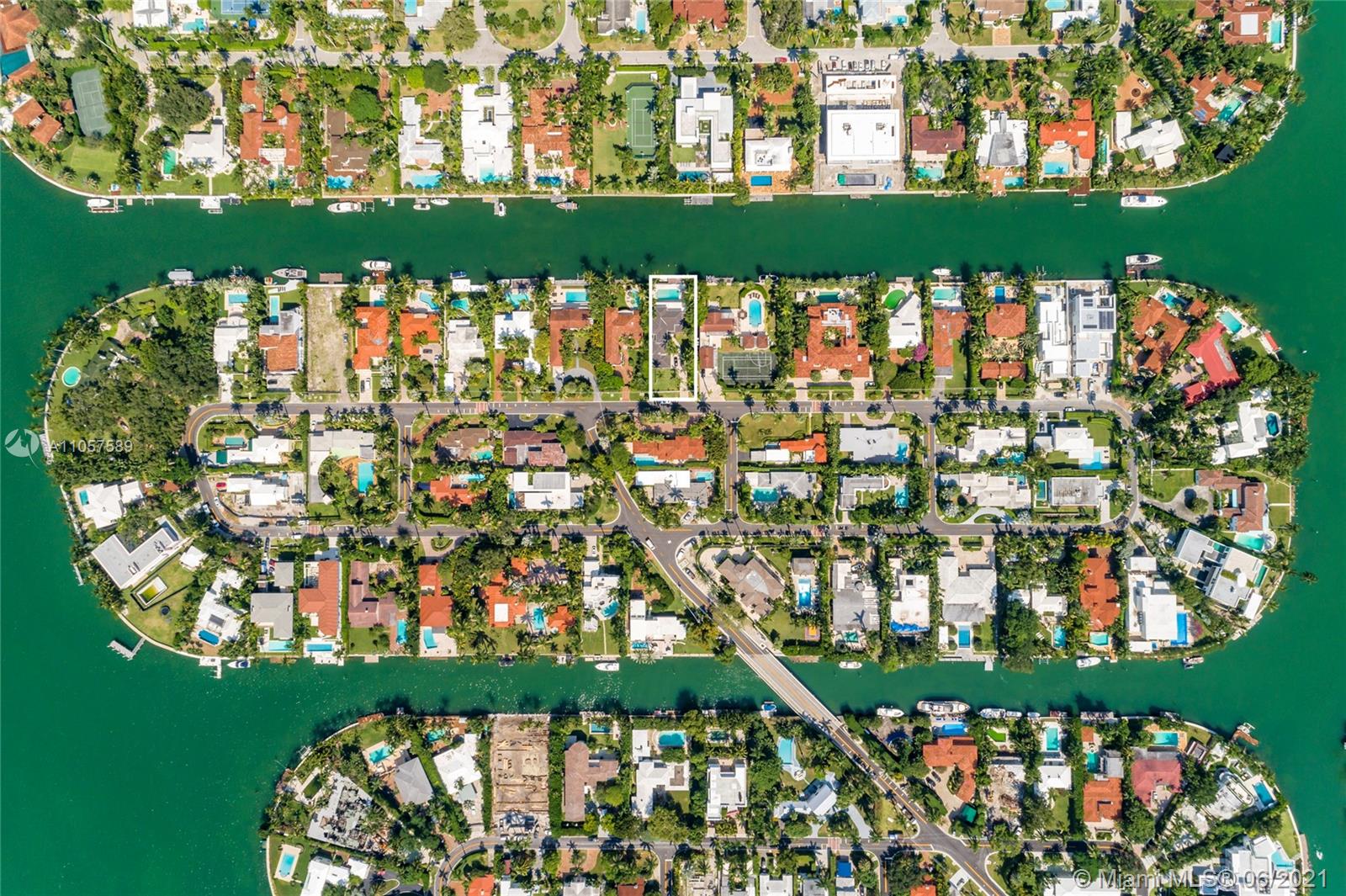 SUNSET ISLANDS-ISLAND NO - Residential