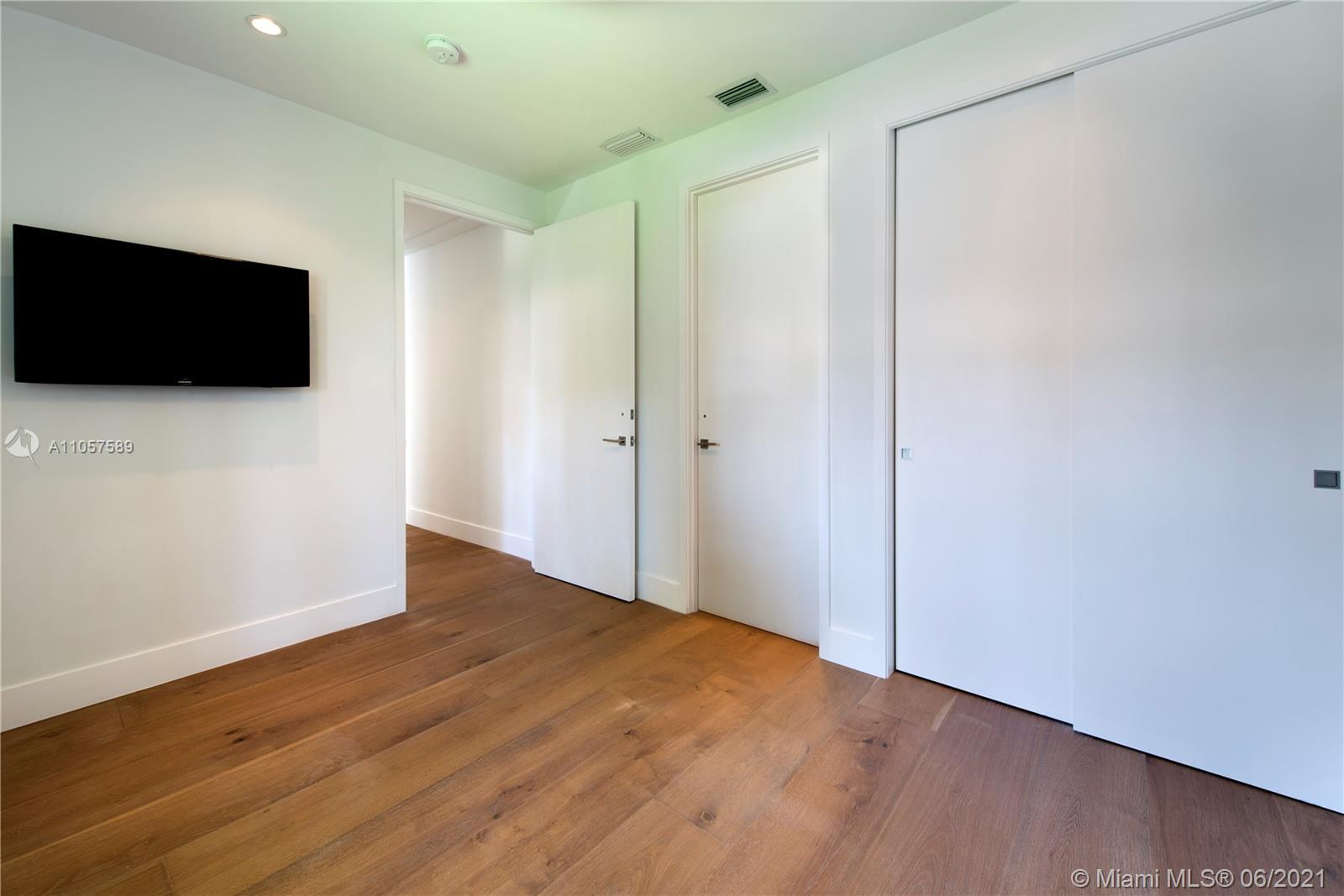 SUNSET ISLANDS-ISLAND NO - Residential