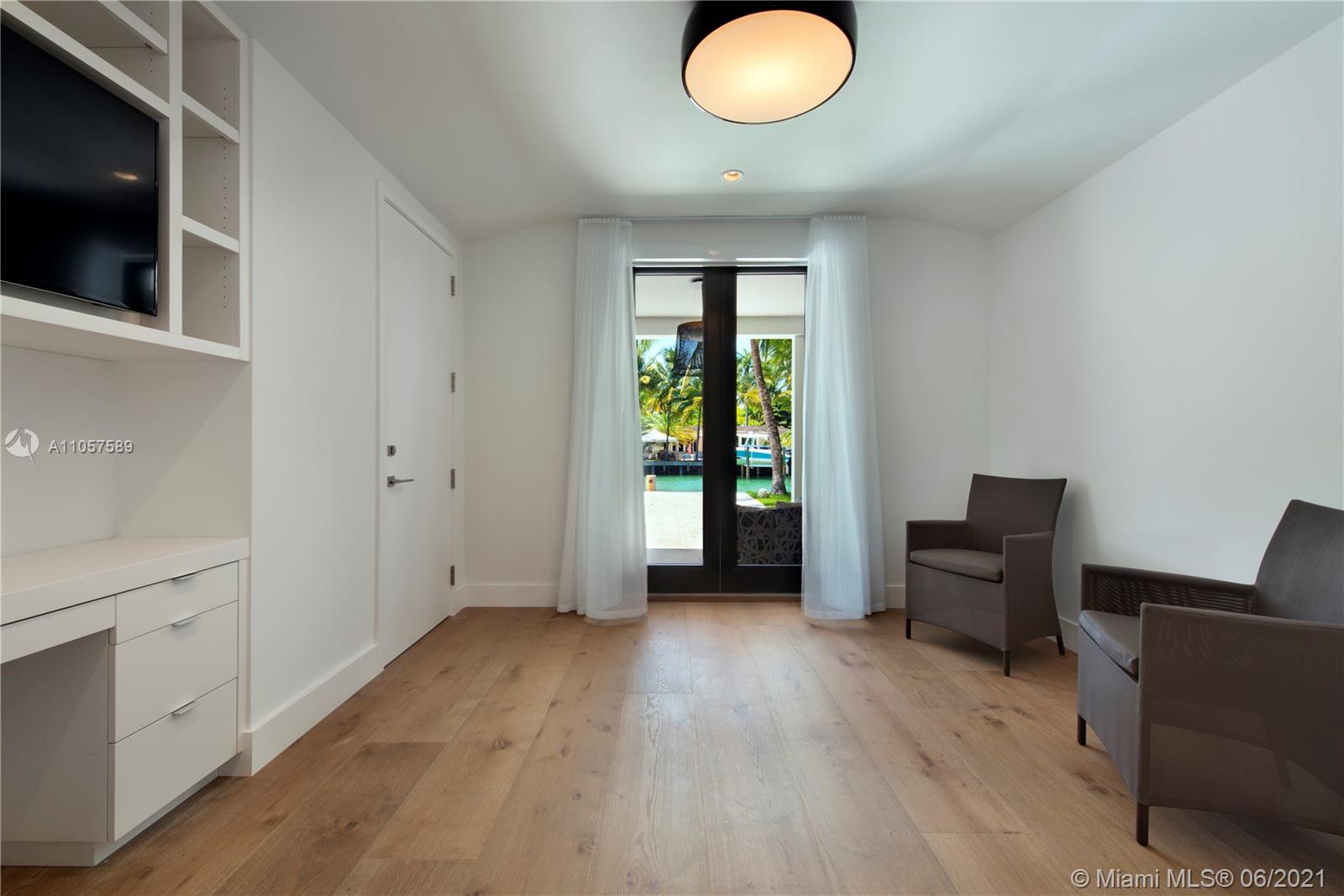 SUNSET ISLANDS-ISLAND NO - Residential