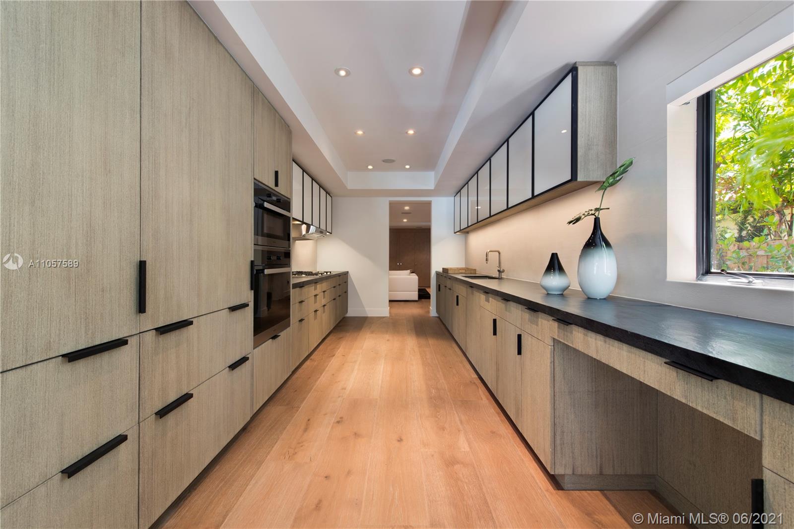 SUNSET ISLANDS-ISLAND NO - Residential