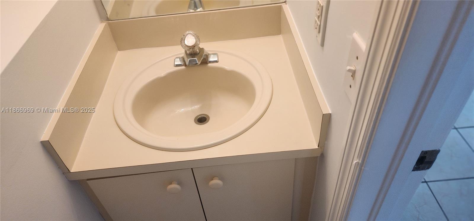 TIFFANY LAKES CONDO - Residential Lease