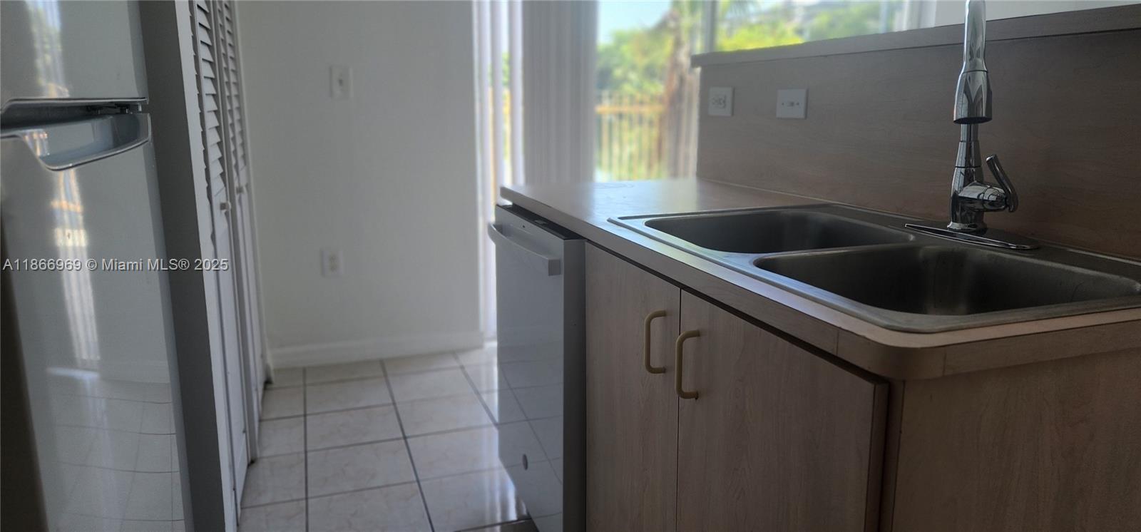 TIFFANY LAKES CONDO - Residential Lease