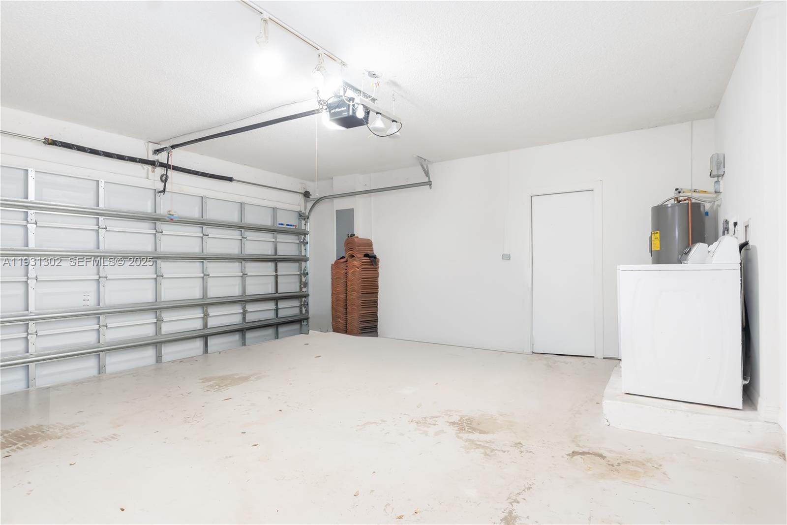 FLAMINGO ESTATES - Residential Lease