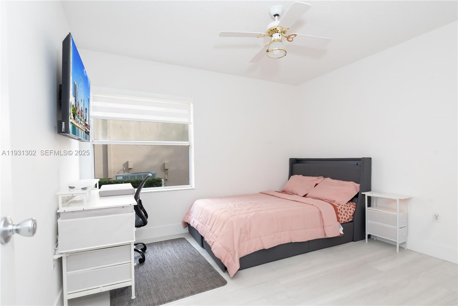 FLAMINGO ESTATES - Residential Lease